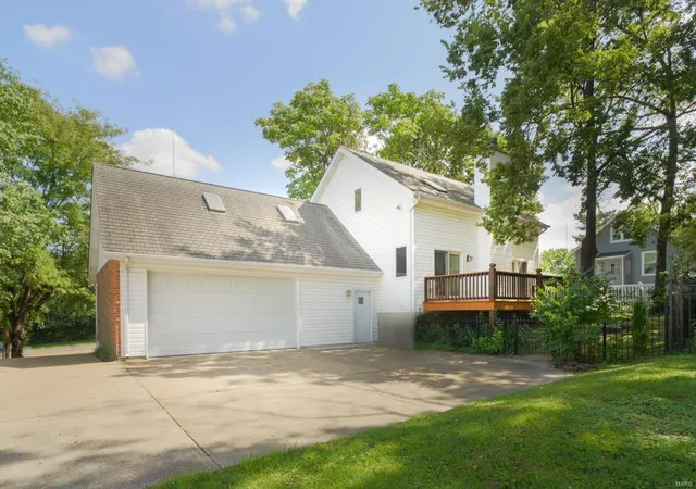 Photo 3 of Single Family Residence at 341 S Laclede Station Rd, Saint Louis, MO 63119 | MLS# MIS20063349 |  | Sold on 2020-10-29