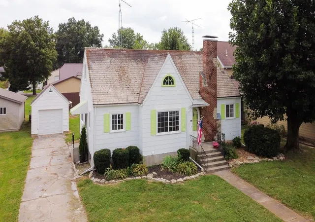 Photo 1 of Single Family Residence at 312 W St John, Vandalia, MO 63382 | MLS# MIS20068670 |  | Sold on 2021-02-12