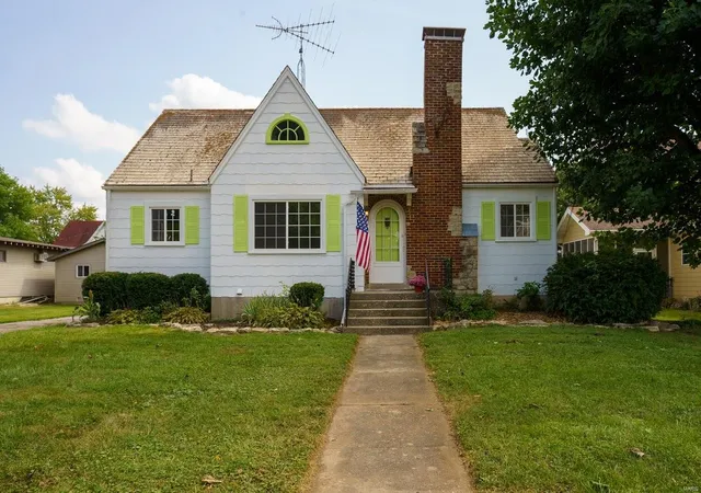 Photo 3 of Single Family Residence at 312 W St John, Vandalia, MO 63382 | MLS# MIS20068670 |  | Sold on 2021-02-12
