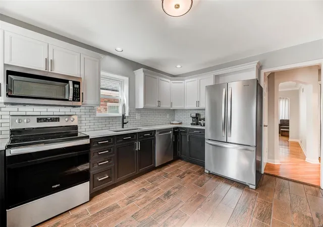 Photo 3 of Single Family Residence at 5638 Oleatha Ave, Saint Louis, MO 63139 | MLS# MIS20071586 | | Sold on 2020-11-23
