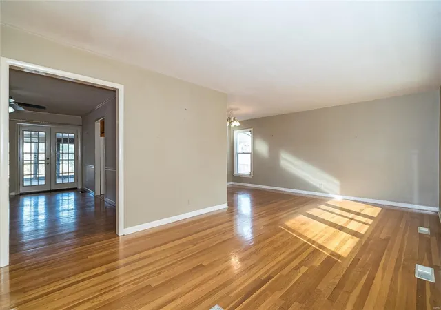 Photo 3 of Single Family Residence at 10315 Julius Northway, Saint Louis, MO 63127 | MLS# MIS20087274 |  | Sold on 2021-02-05