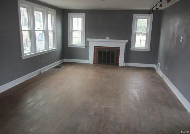 Photo 2 of Single Family Residence at 402 Tiffin Ave, Saint Louis, MO 63135 | MLS# MIS21002886 | | Sold on 2021-04-09