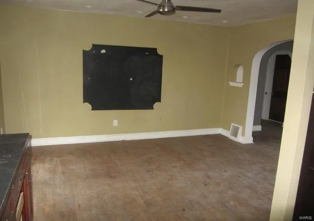 Photo 3 of Single Family Residence at 402 Tiffin Ave, Saint Louis, MO 63135 | MLS# MIS21002886 | | Sold on 2021-04-09