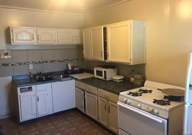 Photo 4 of Multi Family at 4215 Shreve Ave, Saint Louis, MO 63115 | MLS# MIS21003201 | | Sold on 2021-02-25