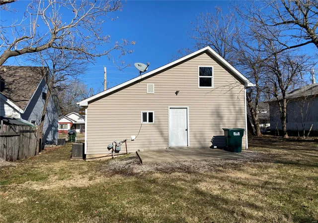 2nd image of 363 N Jackson Ave, Lebanon, MO 65536 | MLS# MIS21007435