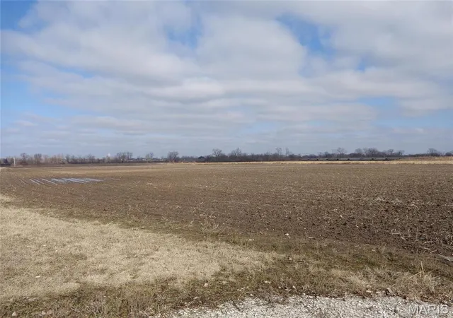 Photo 2 of Sale Pending at 2614 Morrison Rd, Granite City, IL 62040 | MLS# MIS21007553 | Listing updated on 2026-06-22