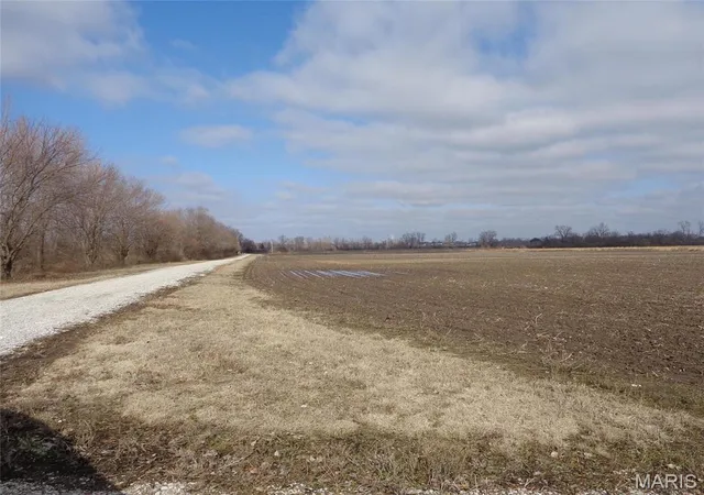 Photo 3 of Sale Pending at 2614 Morrison Rd, Granite City, IL 62040 | MLS# MIS21007553 | Listing updated on 2026-06-22