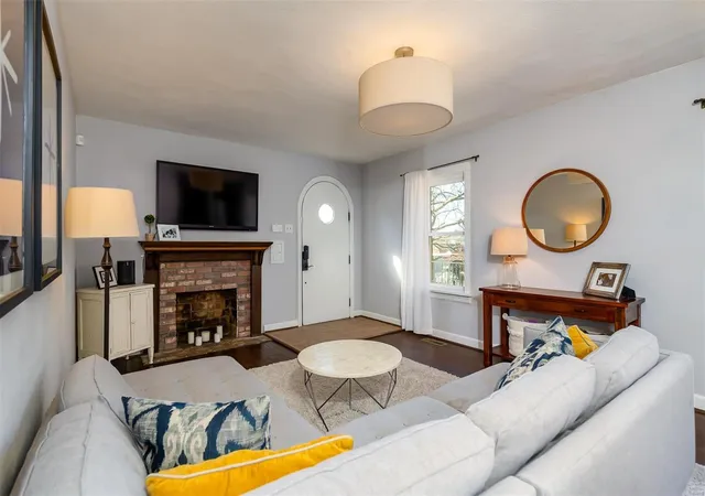 3rd image of 8781 Bridgeport Ave, Saint Louis, MO 63144 | MLS# MIS21010710