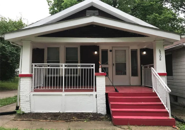 Single Family Residence at 6508 Julian Ave, Saint Louis, MO 63133 | MLS# MIS21011141 | | Sold on 2022-02-25