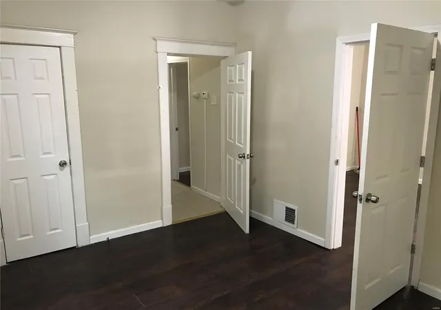 Photo 4 of Single Family Residence at 6508 Julian Ave, Saint Louis, MO 63133 | MLS# MIS21011141 | | Sold on 2022-02-25