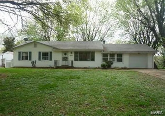 Single Family Residence at 12511 Hillview Dr, Saint Louis, MO 63138 | MLS# MIS21014626 | | Sold on 2021-06-04