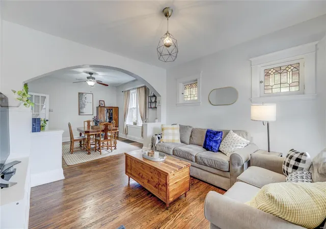 3rd image of 4448 Wallace St, Saint Louis, MO 63116 | MLS# MIS21016368
