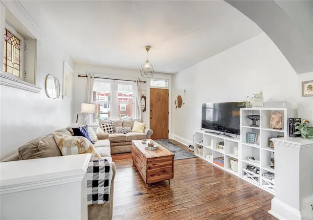 4th image of 4448 Wallace St, Saint Louis, MO 63116 | MLS# MIS21016368