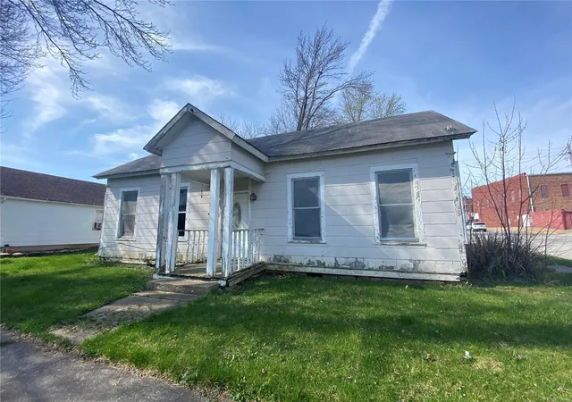 Photo 1 of Single Family Residence at 127 N Wentz St, Montgomery City, MO 63361 | MLS# MIS21021146 | | Sold on 2021-07-07