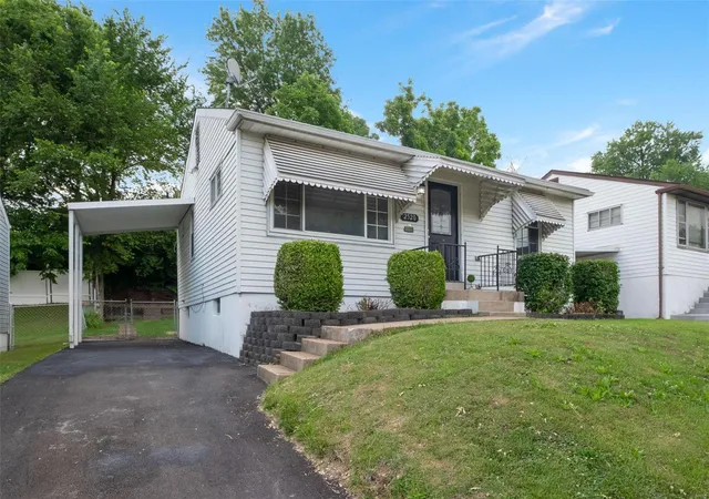 Photo 2 of Single Family Residence at 2520 Tamm Ave, Saint Louis, MO 63139 | MLS# MIS21024212 | | Sold on 2021-08-10