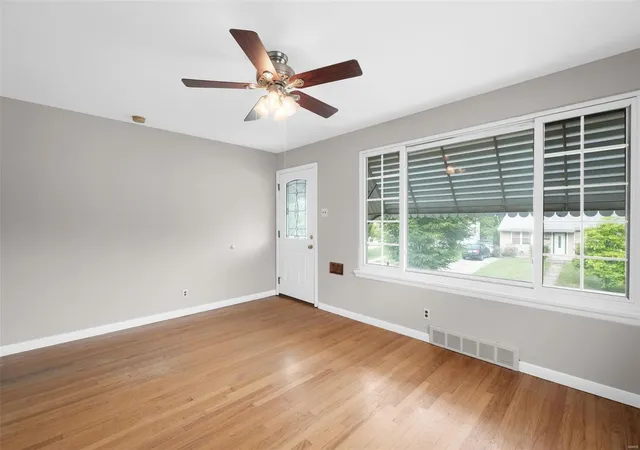 Photo 4 of Single Family Residence at 2520 Tamm Ave, Saint Louis, MO 63139 | MLS# MIS21024212 | | Sold on 2021-08-10