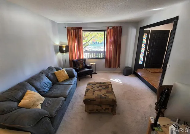 Photo 4 of Single family home for sale at 3804 Trinity Cir, Florissant, MO 63034 | MLS# MIS21026160 | Listing updated on 2026-10-19