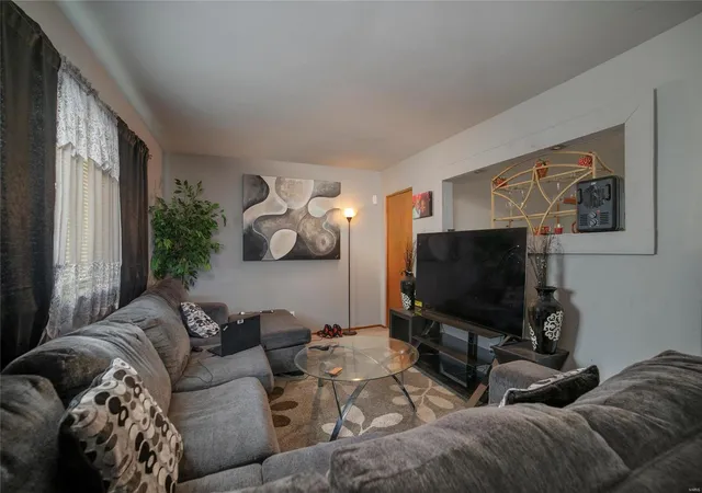 Photo 2 of Single Family Residence at 10051 Winkler Dr, Saint Louis, MO 63136 | MLS# MIS21027547 | | Sold on 2021-08-30