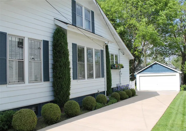 2nd image of 1714 Sibley St, Saint Charles, MO 63301 | MLS# MIS21031379
