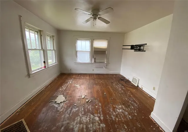 3rd image of 116 Bernhardt Ave, Saint Louis, MO 63121 | MLS# MIS21033449