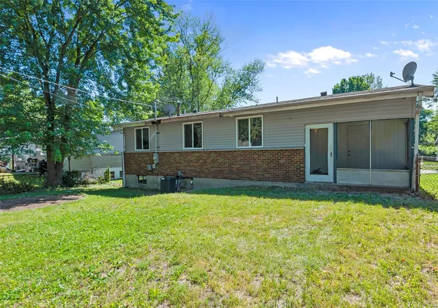 Photo 3 of Single Family Residence at 10234 Cedarhurst Dr, Saint Louis, MO 63136 | MLS# MIS21038481 | | Sold on 2021-07-16