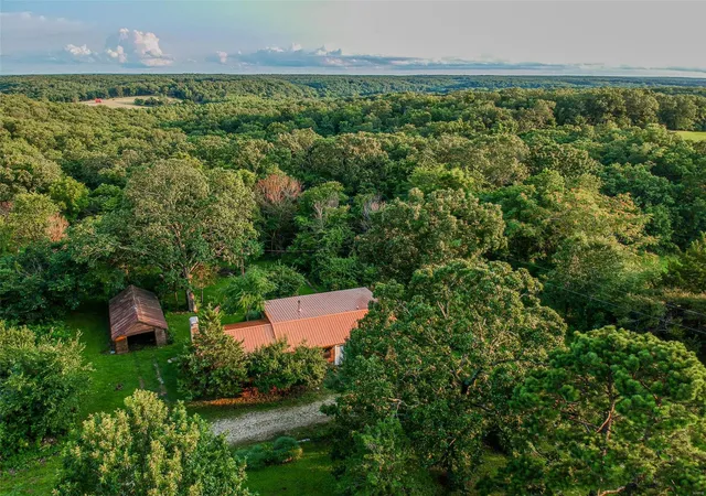 Photo 1 of Single Family Residence at 10270 County Road 3450, Saint James, MO 65559 | MLS# MIS21040579 |  | Sold on 2022-01-07