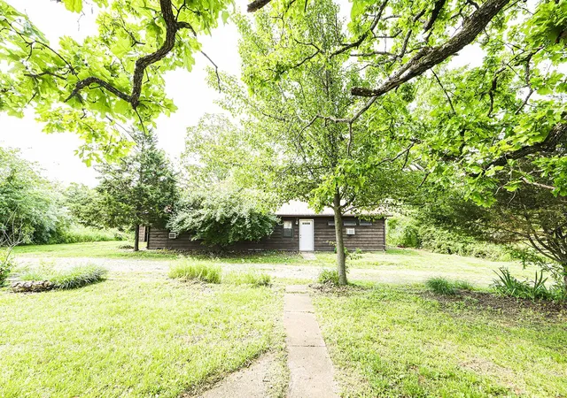Photo 2 of Single Family Residence at 10270 County Road 3450, Saint James, MO 65559 | MLS# MIS21040579 |  | Sold on 2022-01-07