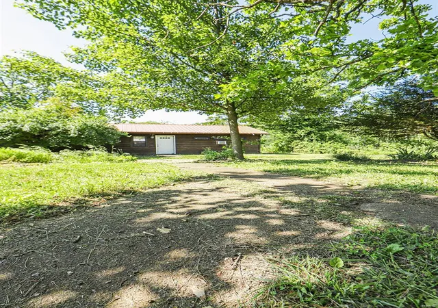 Photo 4 of Single Family Residence at 10270 County Road 3450, Saint James, MO 65559 | MLS# MIS21040579 |  | Sold on 2022-01-07