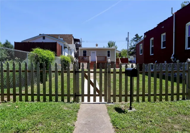 2nd image of 5006 Grace Ave, Saint Louis, MO 63116 | MLS# MIS21042684