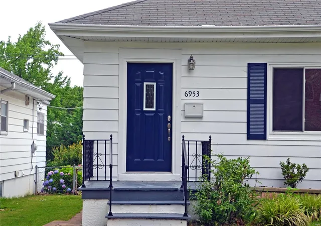 Photo 2 of Single Family Residence at 6953 Lansdowne Ave, Saint Louis, MO 63109 | MLS# MIS21043546 |  | Sold on 2021-08-13
