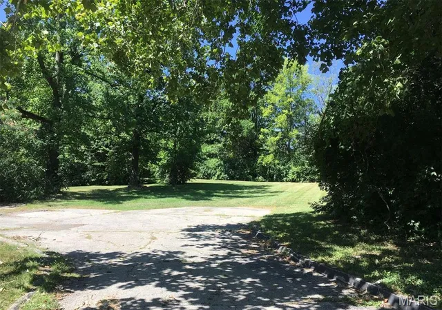 Land for sale at 18 Sona Ln, Saint Louis, MO 63141 | MLS# MIS21047419