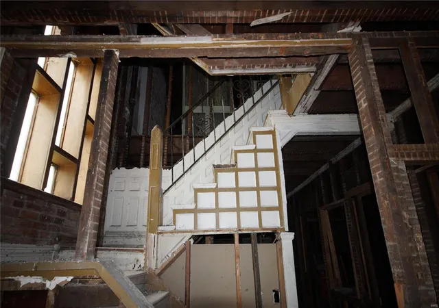 Photo 3 of Single Family Residence at 4477 Washington Blvd, Saint Louis, MO 63108 | MLS# MIS21047501 |  | Sold on 2021-08-02