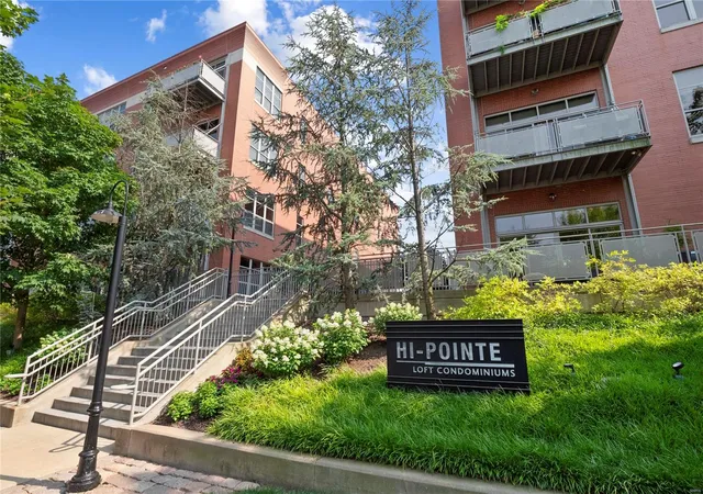 Photo 1 of Condominium at 6340 Clayton Rd #102, Saint Louis, MO 63117 | MLS# MIS21048929 | | Sold on 2021-08-26