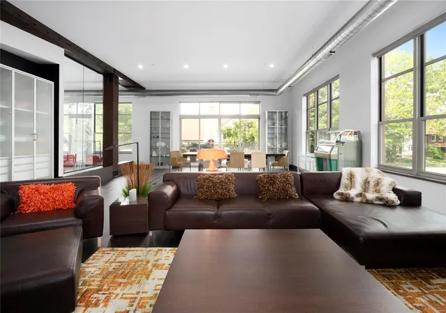 Photo 4 of Condominium at 6340 Clayton Rd #102, Saint Louis, MO 63117 | MLS# MIS21048929 | | Sold on 2021-08-26