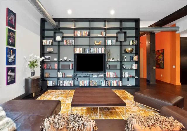 Photo 5 of Condominium at 6340 Clayton Rd #102, Saint Louis, MO 63117 | MLS# MIS21048929 | | Sold on 2021-08-26