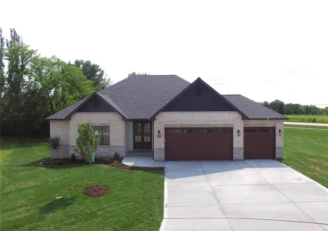Single Family Residence at 280 Laurens Spring Ct, Lake Saint Louis, MO 63367 | MLS# MIS21050190 | | Sold on 2021-09-17