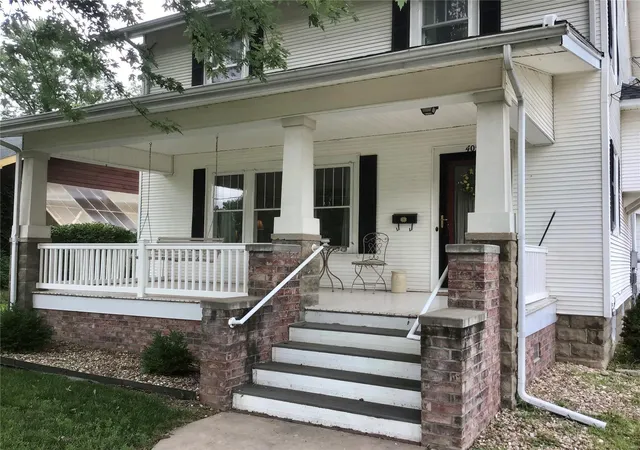 Photo 3 of Single Family Residence at 409 S Center, Shelbina, MO 63468 | MLS# MIS21052990 | | Sold on 2021-11-19