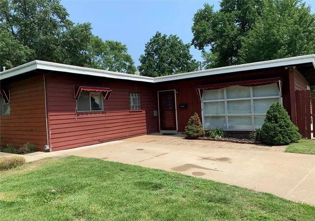 Photo 1 of Single Family Residence at 8443 Engler Ave, Saint Louis, MO 63114 | MLS# MIS21053250 |  | Sold on 2021-08-12