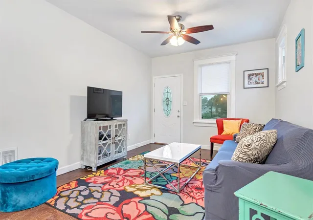 Photo 2 of Single Family Residence at 4433 Tholozan Ave, Saint Louis, MO 63116 | MLS# MIS21062620 | | Sold on 2021-10-19