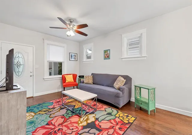 Photo 3 of Single Family Residence at 4433 Tholozan Ave, Saint Louis, MO 63116 | MLS# MIS21062620 | | Sold on 2021-10-19