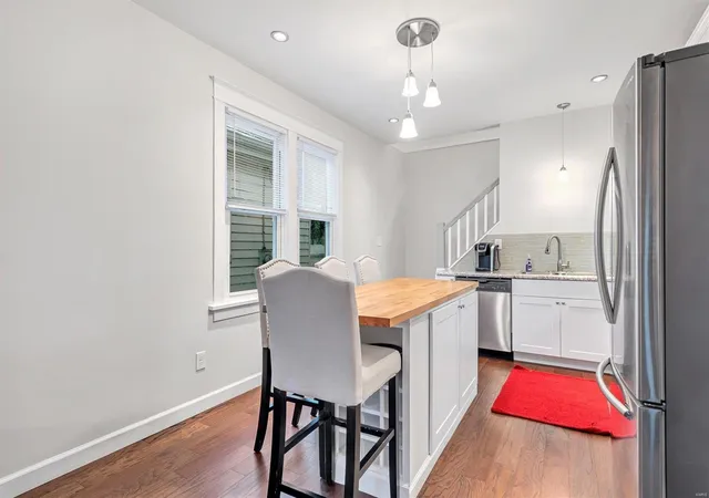 Photo 4 of Single Family Residence at 4433 Tholozan Ave, Saint Louis, MO 63116 | MLS# MIS21062620 | | Sold on 2021-10-19