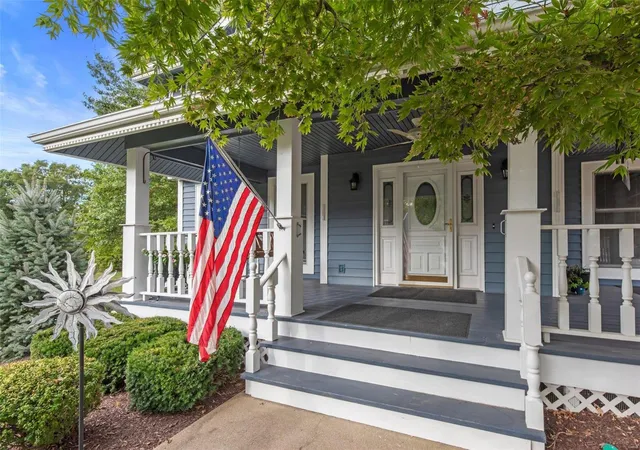 3rd image of 4 River Ridge Ct, Saint Charles, MO 63303 | MLS# MIS21062795
