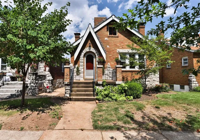 Single Family Residence at 5729 Goethe Ave, Saint Louis, MO 63109 | MLS# MIS21064922 | | Sold on 2021-10-25