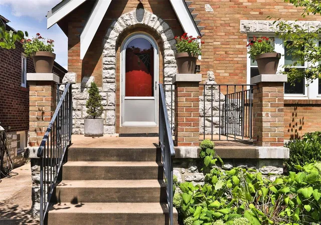 Photo 1 of Single Family Residence at 5729 Goethe Ave, Saint Louis, MO 63109 | MLS# MIS21064922 | | Sold on 2021-10-25