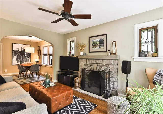 Photo 2 of Single Family Residence at 5729 Goethe Ave, Saint Louis, MO 63109 | MLS# MIS21064922 | | Sold on 2021-10-25