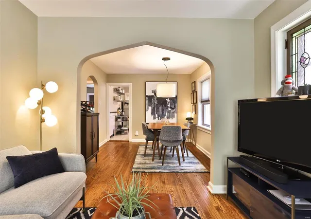 Photo 4 of Single Family Residence at 5729 Goethe Ave, Saint Louis, MO 63109 | MLS# MIS21064922 | | Sold on 2021-10-25