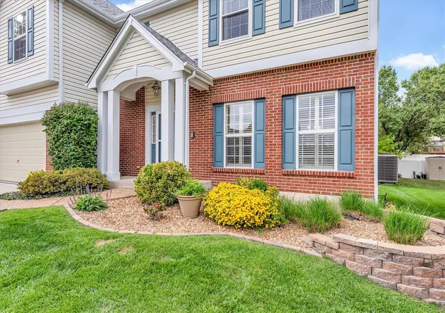 Photo 1 of Single Family Residence at 1885 Williamstown Dr, Saint Peters, MO 63376 | MLS# MIS21065479 |  | Sold on 2021-10-10