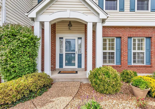 Photo 2 of Single Family Residence at 1885 Williamstown Dr, Saint Peters, MO 63376 | MLS# MIS21065479 |  | Sold on 2021-10-10
