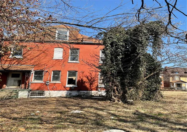 Photo 2 of Single Family Residence at 5072 Cates Ave, Saint Louis, MO 63108 | MLS# MIS21067865 | | Sold on 2022-05-13