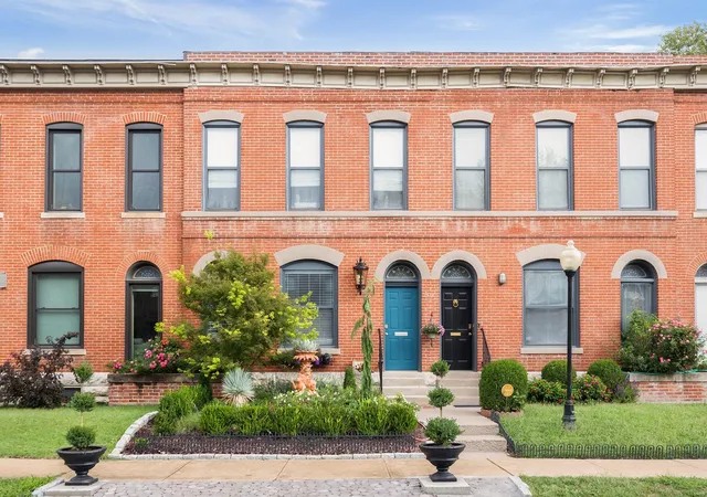 Townhouse at 4429 Oakland Ave, Saint Louis, MO 63110 | MLS# MIS21069091 | | Sold on 2021-12-15
